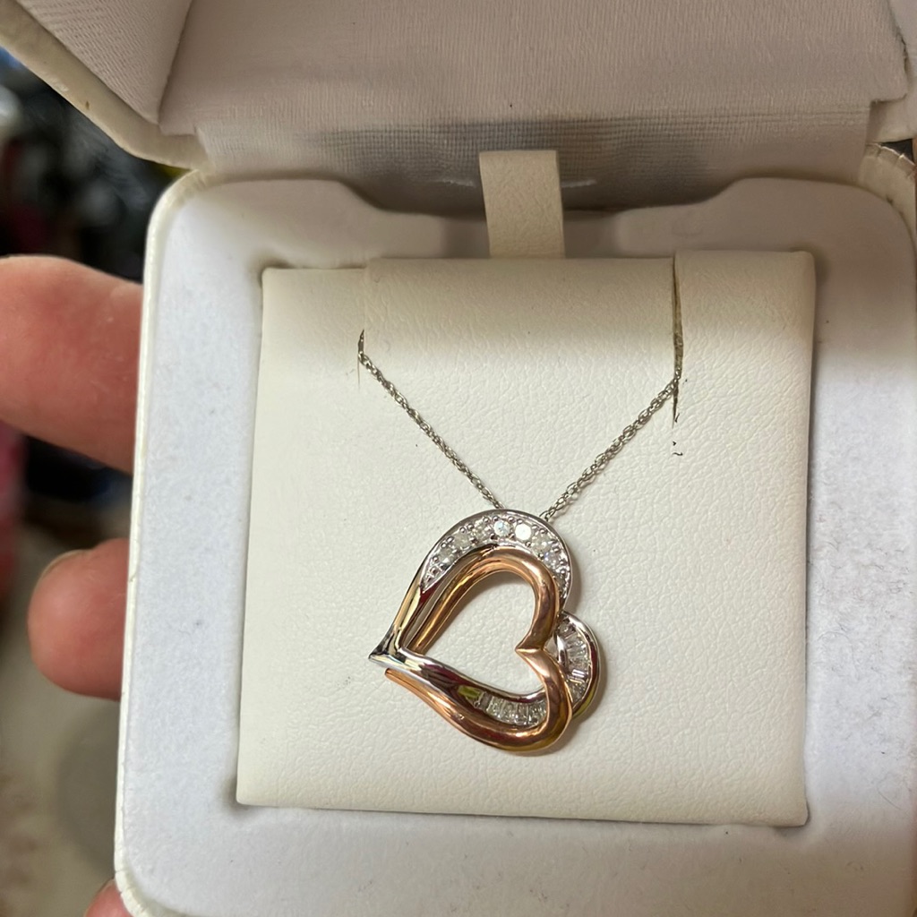 10 Kt White Gold Diamond Heart Necklace
